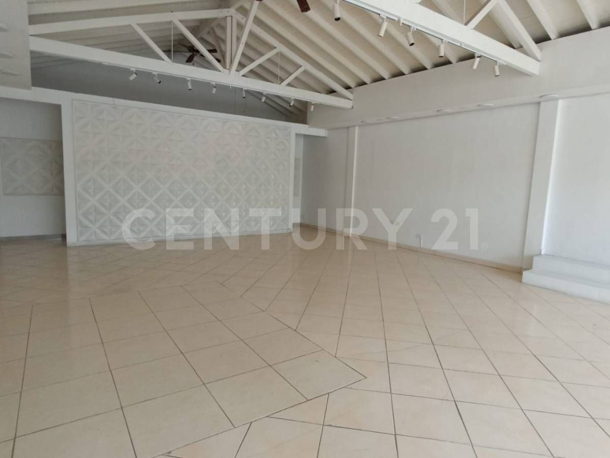 Local en arriendo Antioquia Medellín La Gloria 120 m2 Habitaciones 0 Baños 0 Garajes 5 Precio $5500000