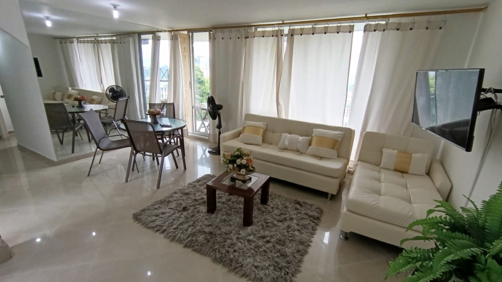 Apartamento en arriendo Antioquia Medellín Castropol 65 m2 Habitaciones 3 Baños 2 Garajes 1 Precio $4800000