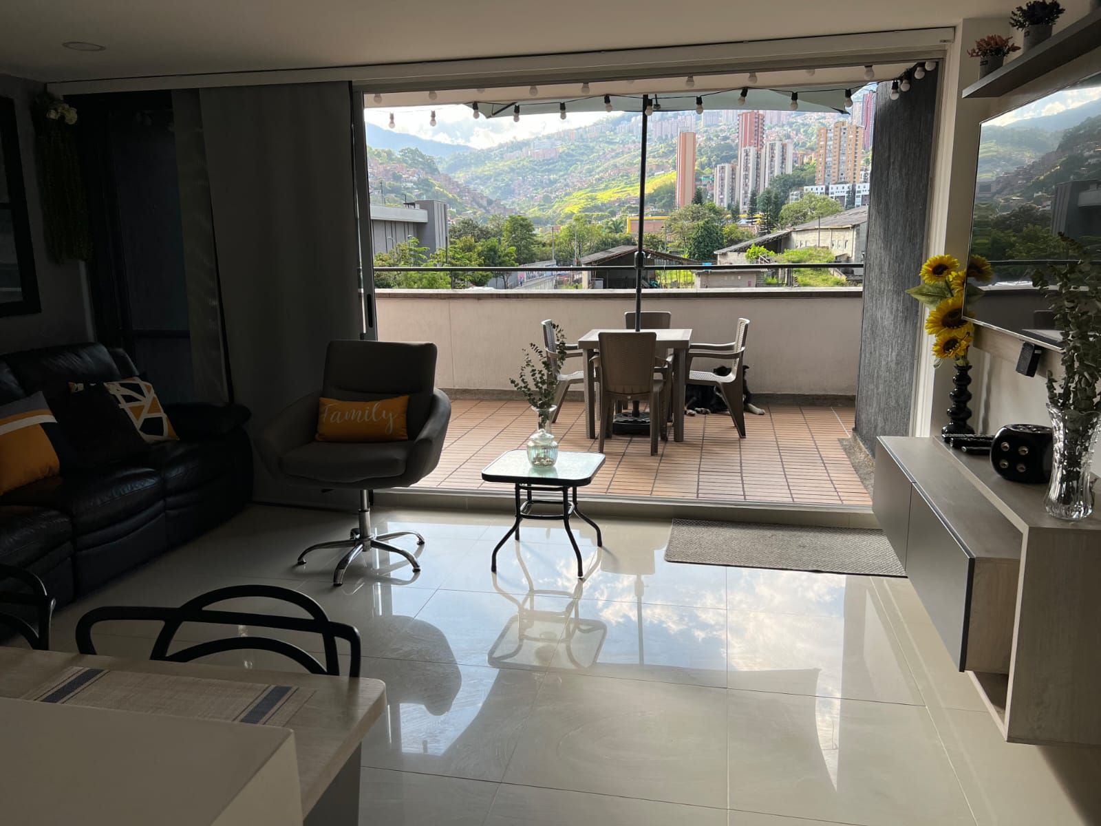 Apartamento en arriendo Antioquia Medellín San German 143 m2 Habitaciones 3 Baños 2 Garajes 2 Precio $4460000