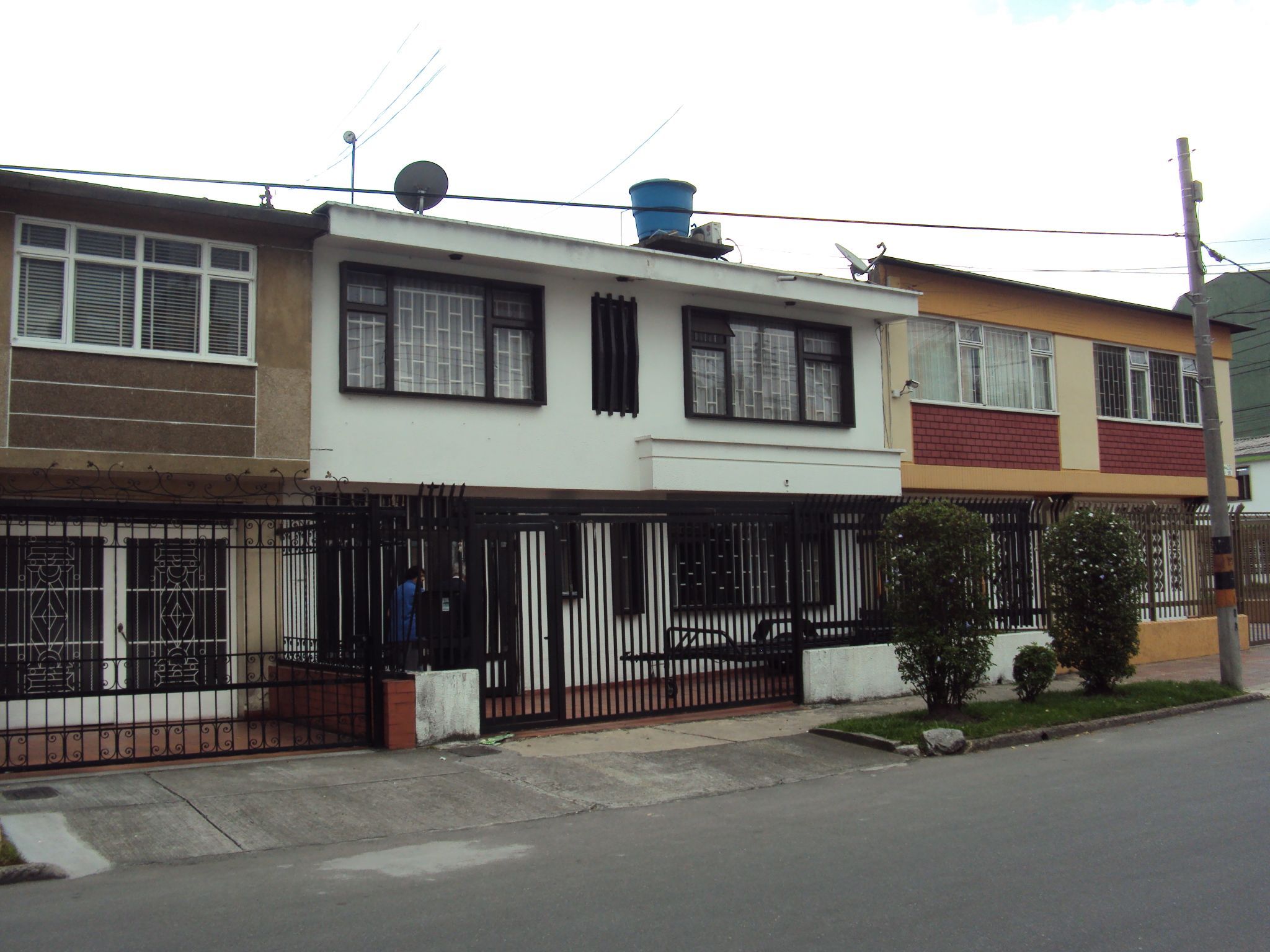 Casa en arriendo o venta Cundinamarca Bogotá Alfonso López 275 m2 Habitaciones 6 Baños 6 Garajes 2 Precio venta $1200000000 Precio arriendo $6500000