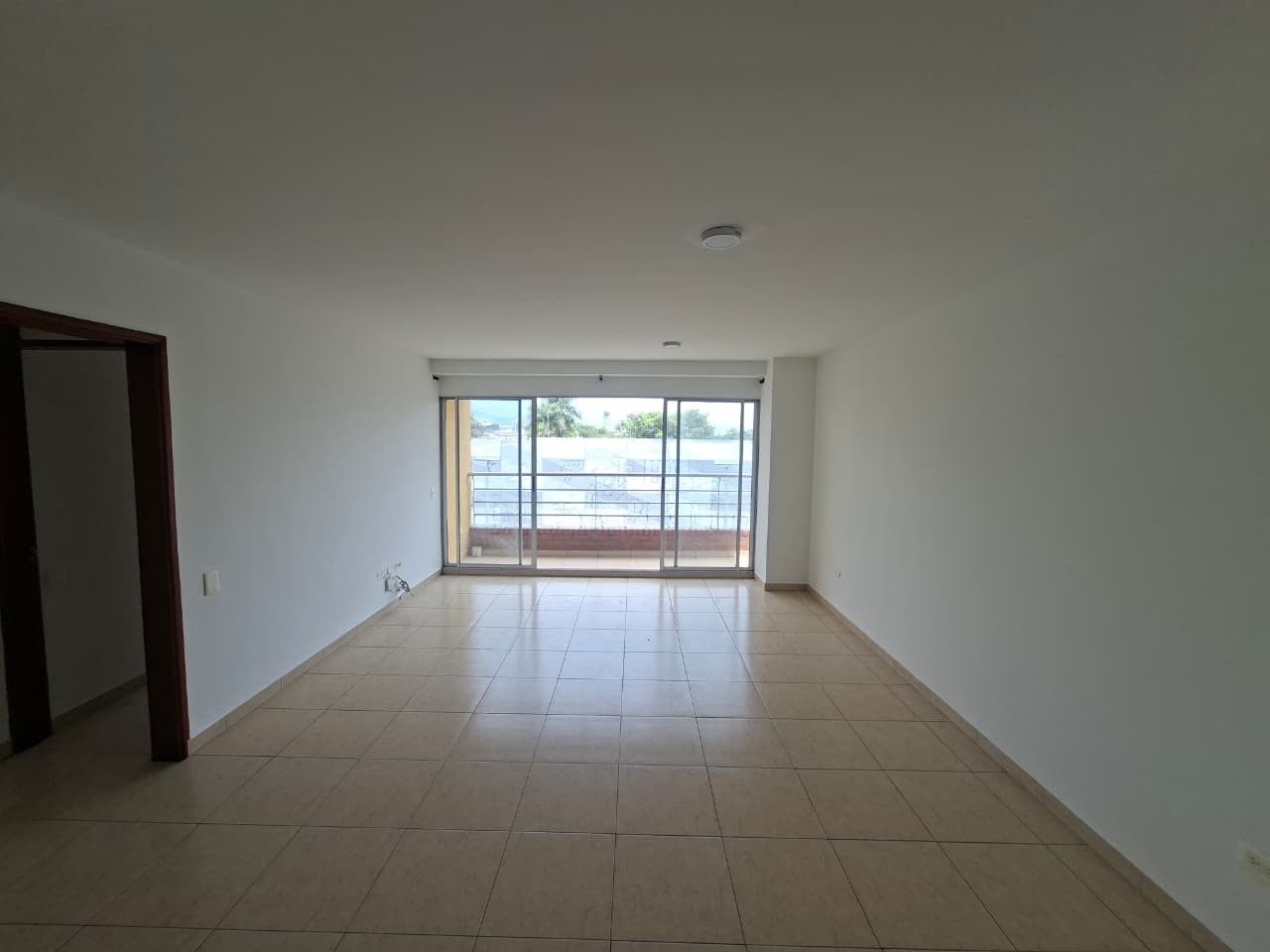 Apartamento en arriendo Valle Del Cauca Cali Urbanización La Flora 102 m2 Habitaciones 3 Baños 2 Garajes 1 Precio $1900000