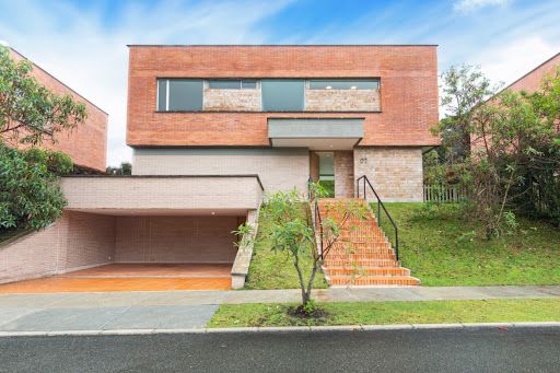 Casa en arriendo Antioquia Envigado La Mesa 300 m2 Habitaciones 3 Baños 4 Garajes 3 Precio $16800000