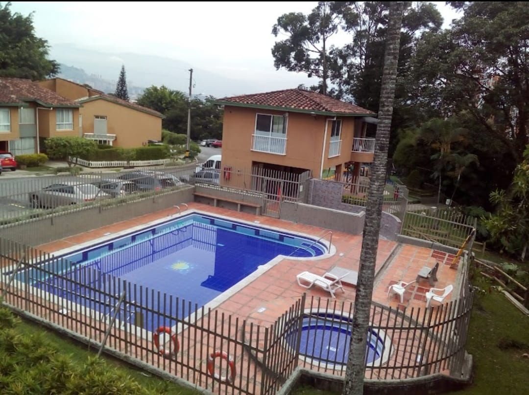 Casa en venta Antioquia Envigado La Mesa 180 m2 Habitaciones 4 Baños 3 Garajes 4 Precio $890000000