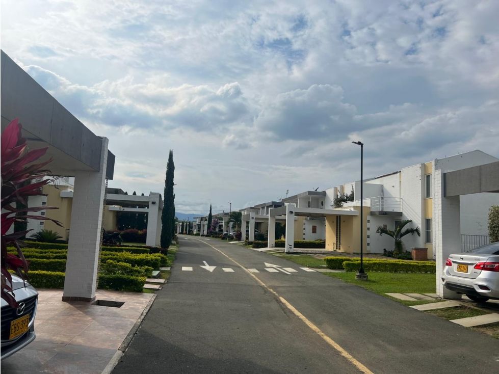 Casa en venta Valle Del Cauca Jamundí Cn Almendros Del Castillo 145 m2 Habitaciones 4 Baños 4 Garajes 2 Precio $695000000