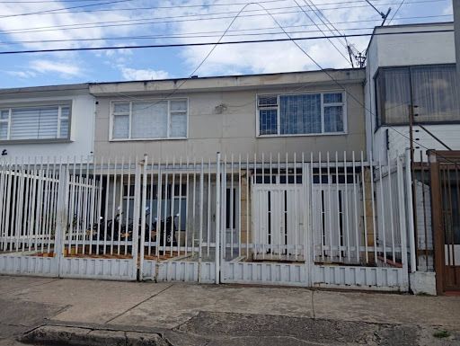 Casa en arriendo Cundinamarca Bogotá Polo Club 250 m2 Habitaciones 4 Baños 3 Garajes 3 Precio $5000000