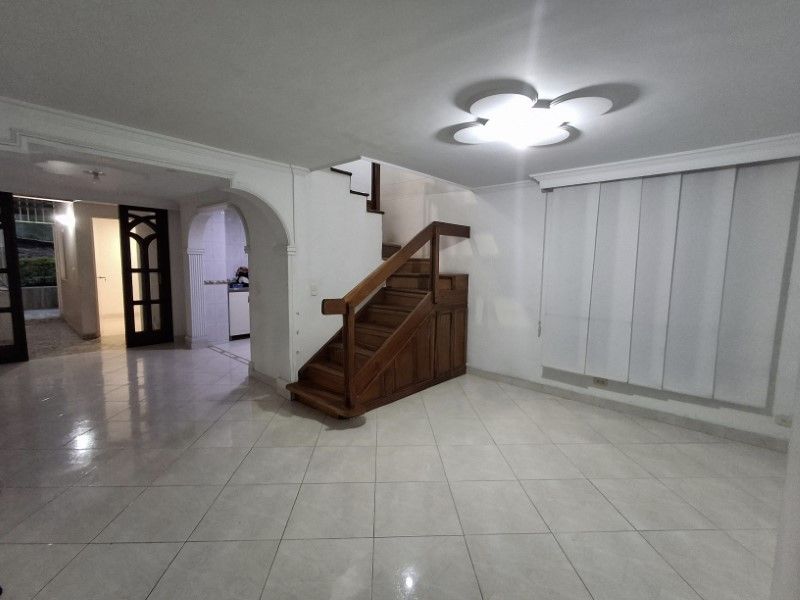 Casa en arriendo Antioquia Medellín Ferreni 150 m2 Habitaciones 3 Baños 3 Garajes 2 Precio $4000000