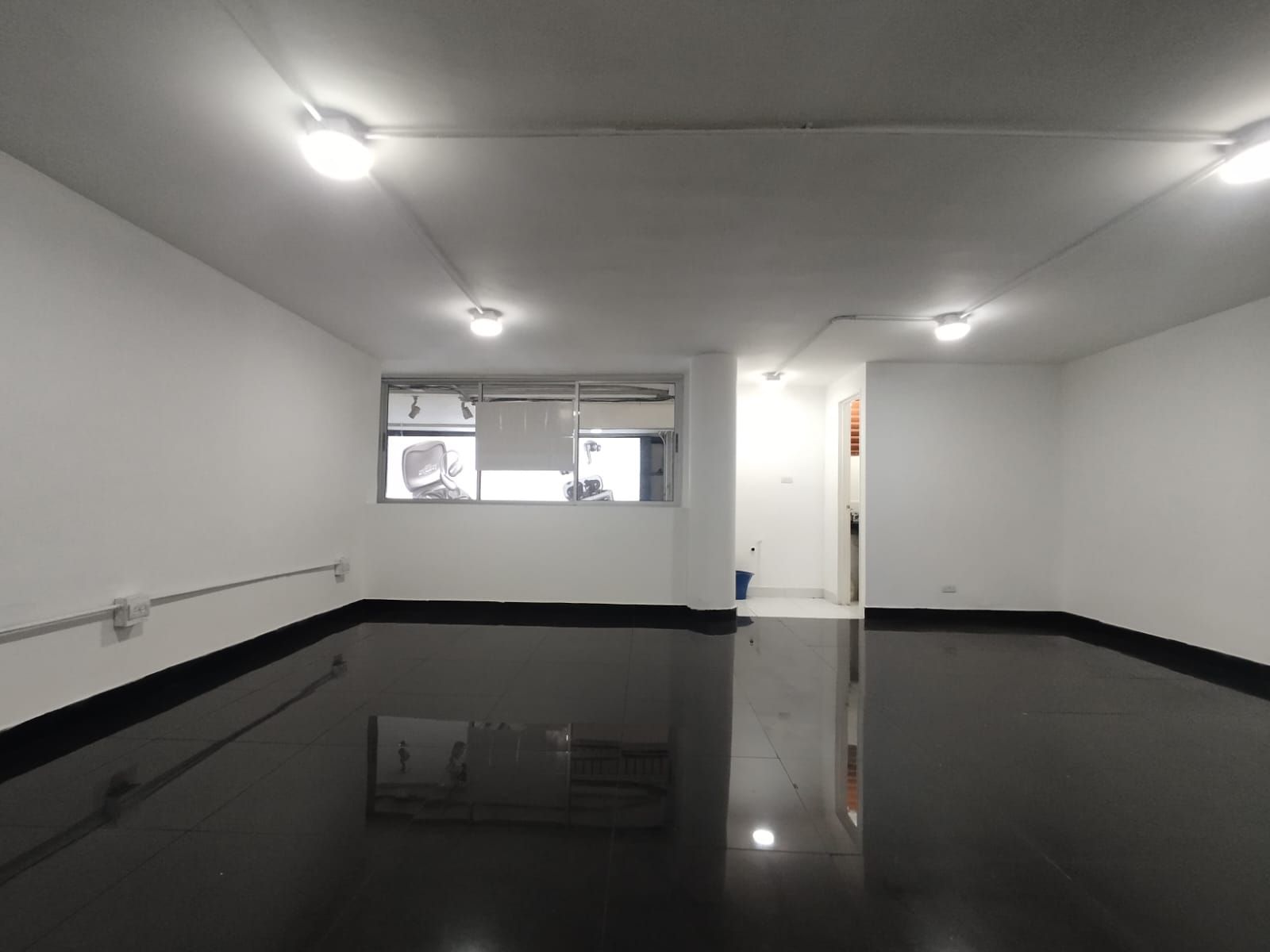 Local en arriendo Antioquia Medellín Colon 36 m2 Habitaciones 0 Baños 1 Garajes 0 Precio $3700000