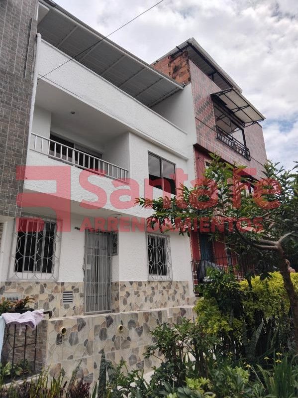 Casa en arriendo Antioquia Medellín La Colina 195 m2 Habitaciones 5 Baños 2 Garajes 0 Precio $2300000