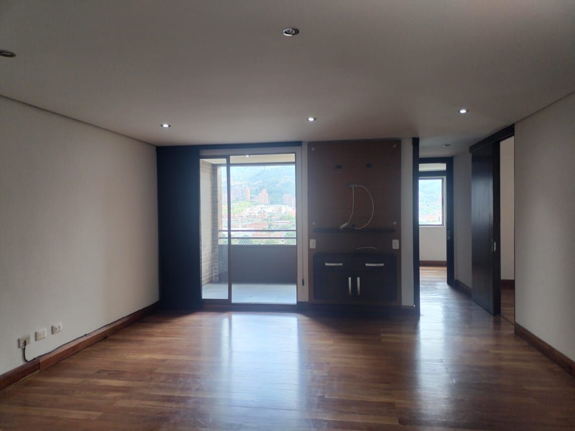 Apartamento en arriendo Antioquia Envigado Jardines 88 m2 Habitaciones 2 Baños 2 Garajes 1 Precio $3850000