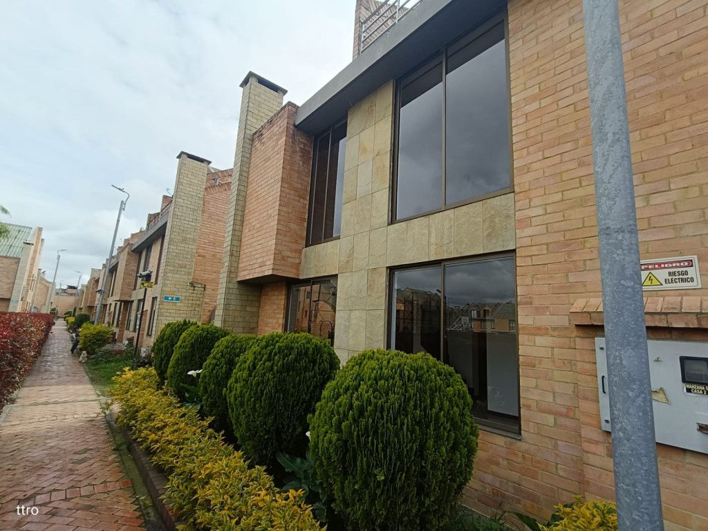 Casa en venta Cundinamarca Mosquera Cr Cortijo De Serrezuela 127 m2 Habitaciones 3 Baños 3 Garajes 2 Precio $500000000