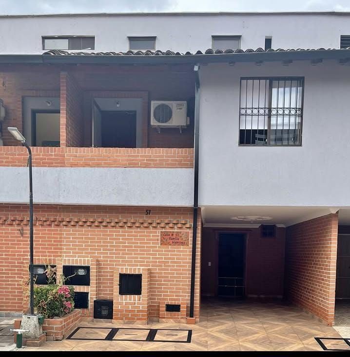 Casa en venta Valle Del Cauca Cali Cuarto De Legua - Guadalupe 127 m2 Habitaciones 5 Baños 5 Garajes 0 Precio $445000000