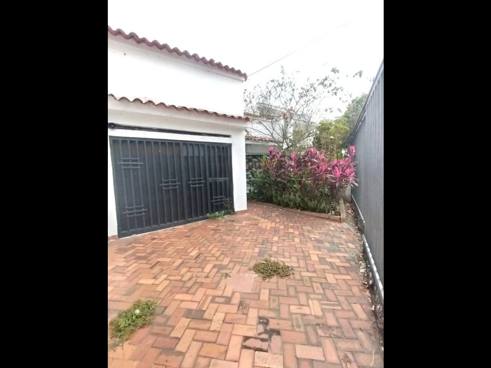 Casa en venta Valle Del Cauca Cali Eucarístico 248 m2 Habitaciones 5 Baños 3 Garajes 2 Precio $550000000