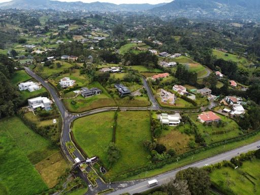 Lote en venta Antioquia El Carmen De Viboral El Carmen De Viboral 2530 m2 Habitaciones 0 Baños 0 Garajes 5 Precio $750000000