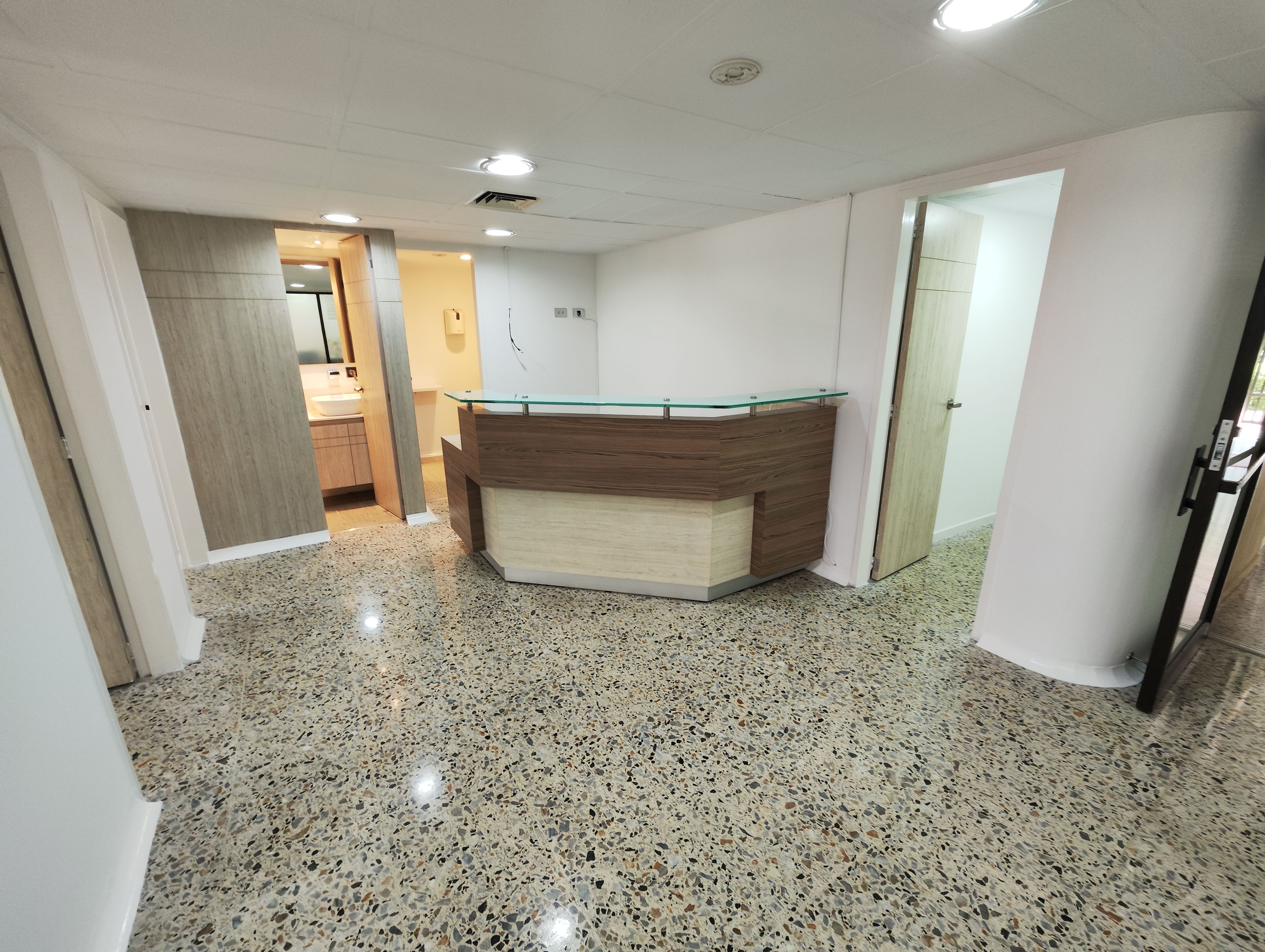 Local en arriendo Antioquia Medellín San Joaquin 100 m2 Habitaciones 0 Baños 3 Garajes 3 Precio $5700000