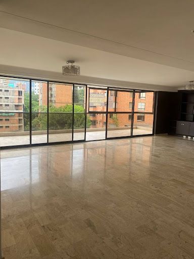 Apartamento en arriendo Antioquia Medellín Alejandria 270 m2 Habitaciones 3 Baños 4 Garajes 3 Precio $9500000