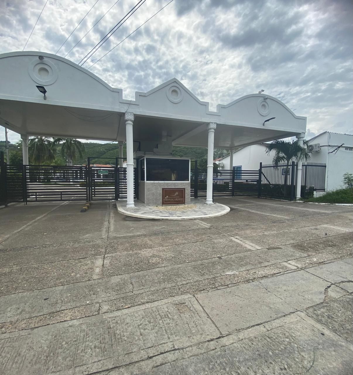 Inmuebles en Remate Casa en venta Cundinamarca Girardot Togorama 72 m2 Habitaciones 3 Baños 2 Garajes 2 Precio $216000000