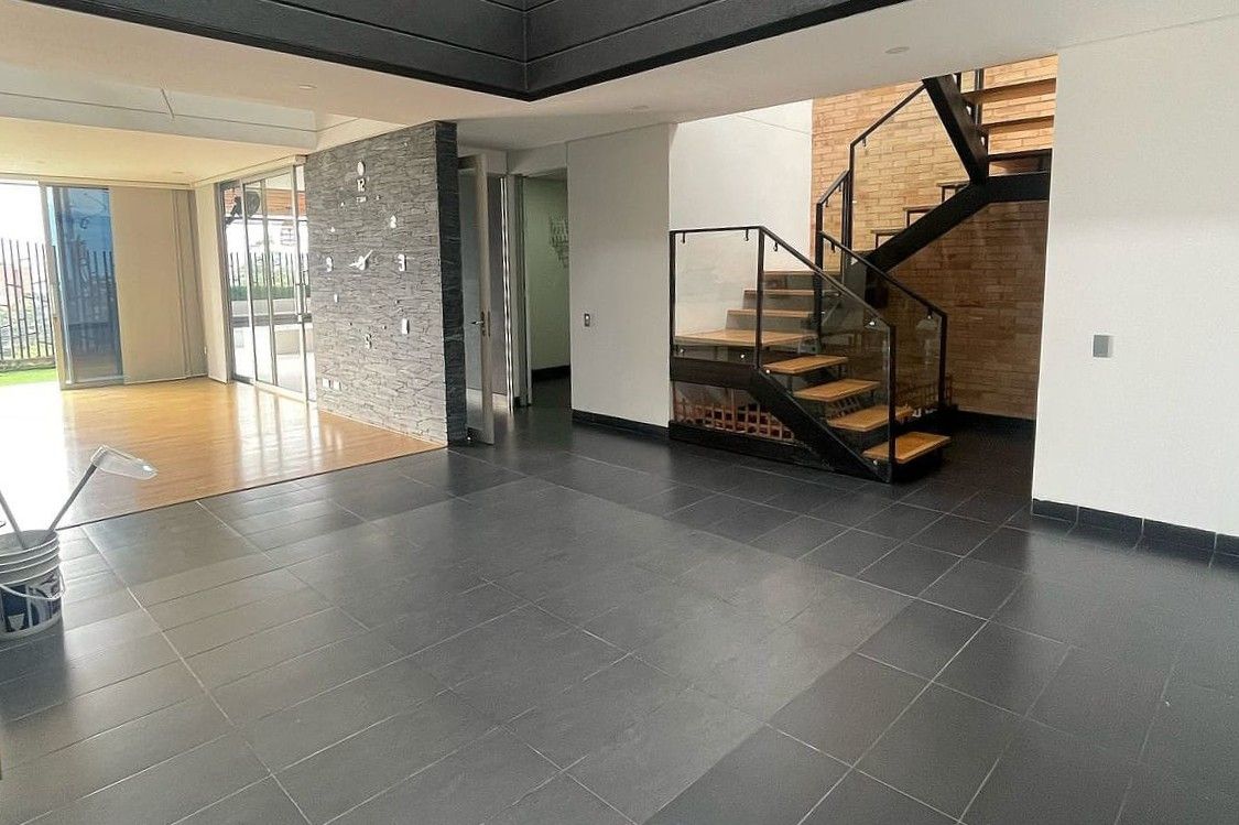 Casa en venta Antioquia Envigado Loma Del Atravesado 350 m2 Habitaciones 4 Baños 5 Garajes 4 Precio $2400000000