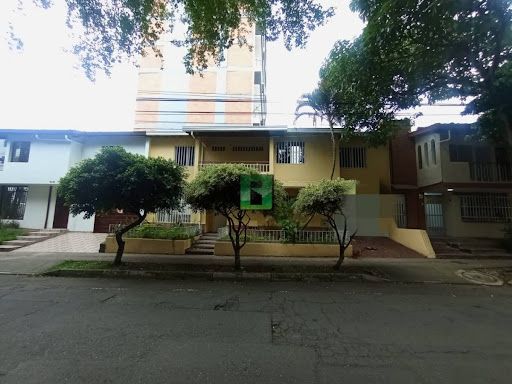 Casa en arriendo Antioquia Medellín Los Colores 230 m2 Habitaciones 5 Baños 4 Garajes 1 Precio $5200000