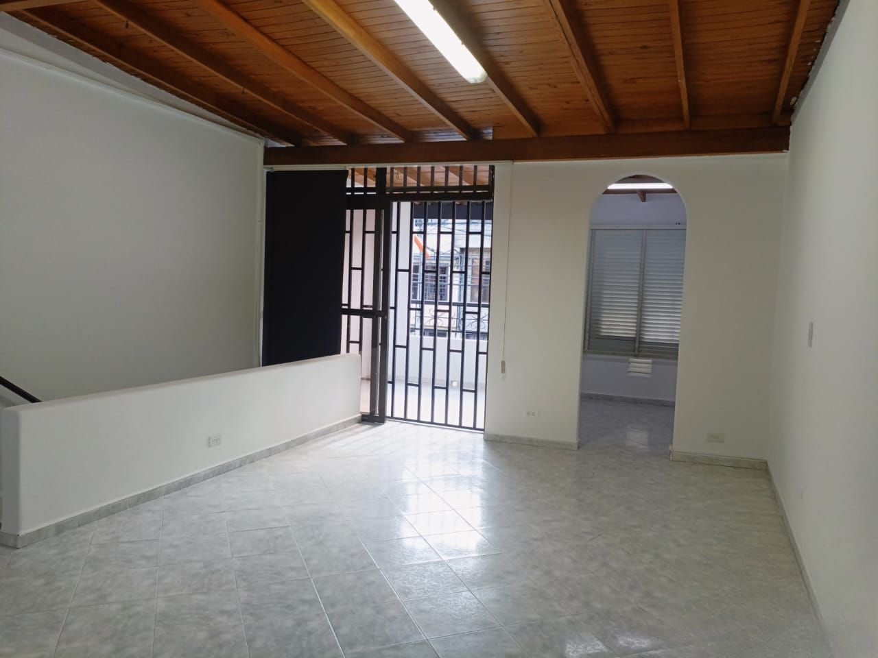 Oficina en arriendo Antioquia Medellín San Bernardo 115 m2 Habitaciones 0 Baños 2 Garajes 0 Precio $3100000