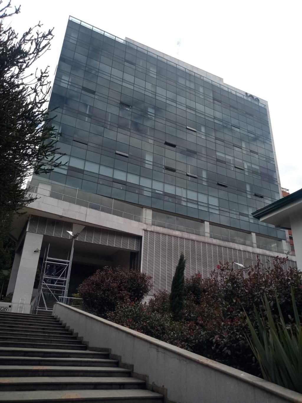 Oficina en arriendo Cundinamarca Bogotá Cerros De Los Alpes 177 m2 Habitaciones 0 Baños 0 Garajes 4 Precio $10000000