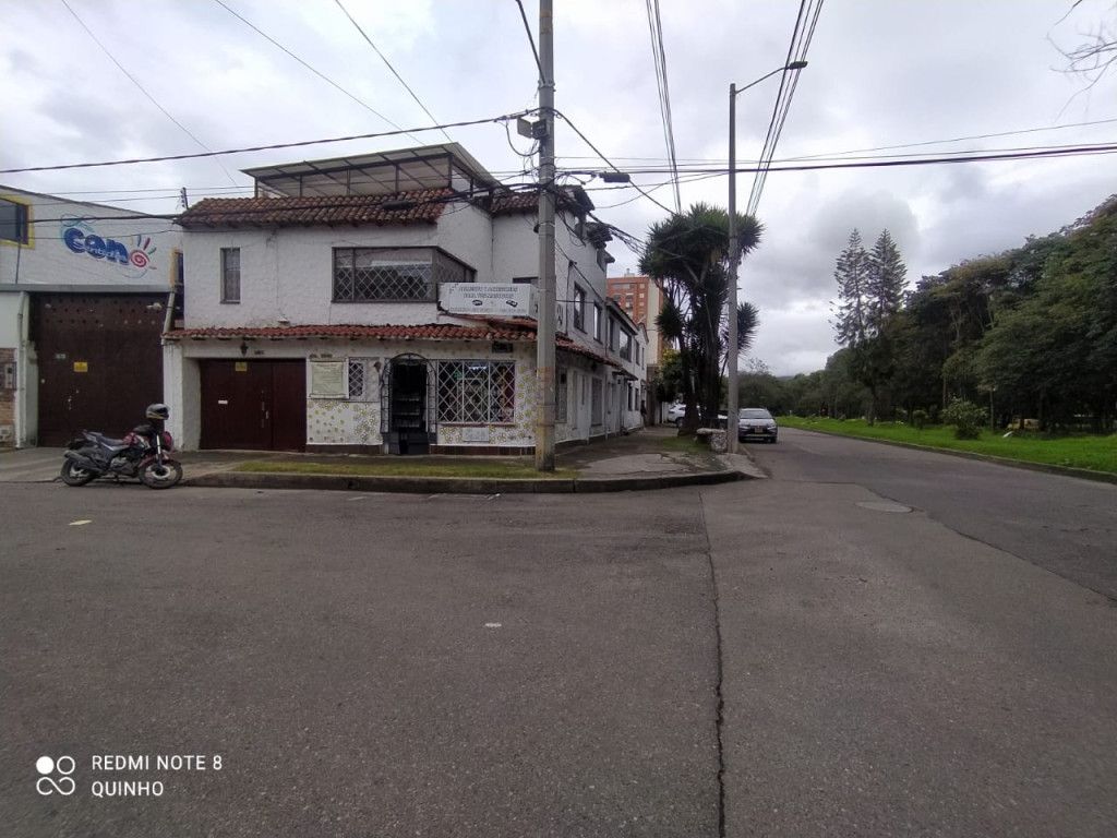 Casa en venta Cundinamarca Bogotá Margaritas I Sector 380 m2 Habitaciones 4 Baños 3 Garajes 2 Precio $1350000000