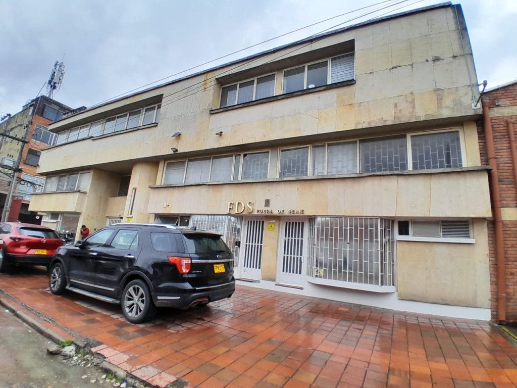 Bodega en arriendo Cundinamarca Bogotá Industrial Centenario 2761 m2 Habitaciones 0 Baños 15 Garajes 7 Precio $42000000