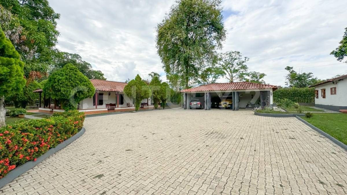 Finca en venta Antioquia Santafé De Antioquia Santafé De Antioquia 344 m2 Habitaciones 4 Baños 3 Garajes 3 Precio $3800000000