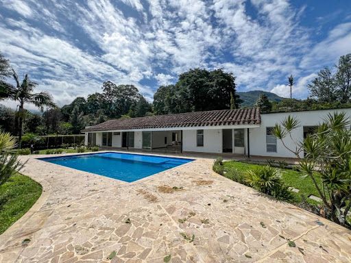 Finca en venta Antioquia Envigado La Inmaculada 3915 m2 Habitaciones 6 Baños 5 Garajes 4 Precio $7000000000
