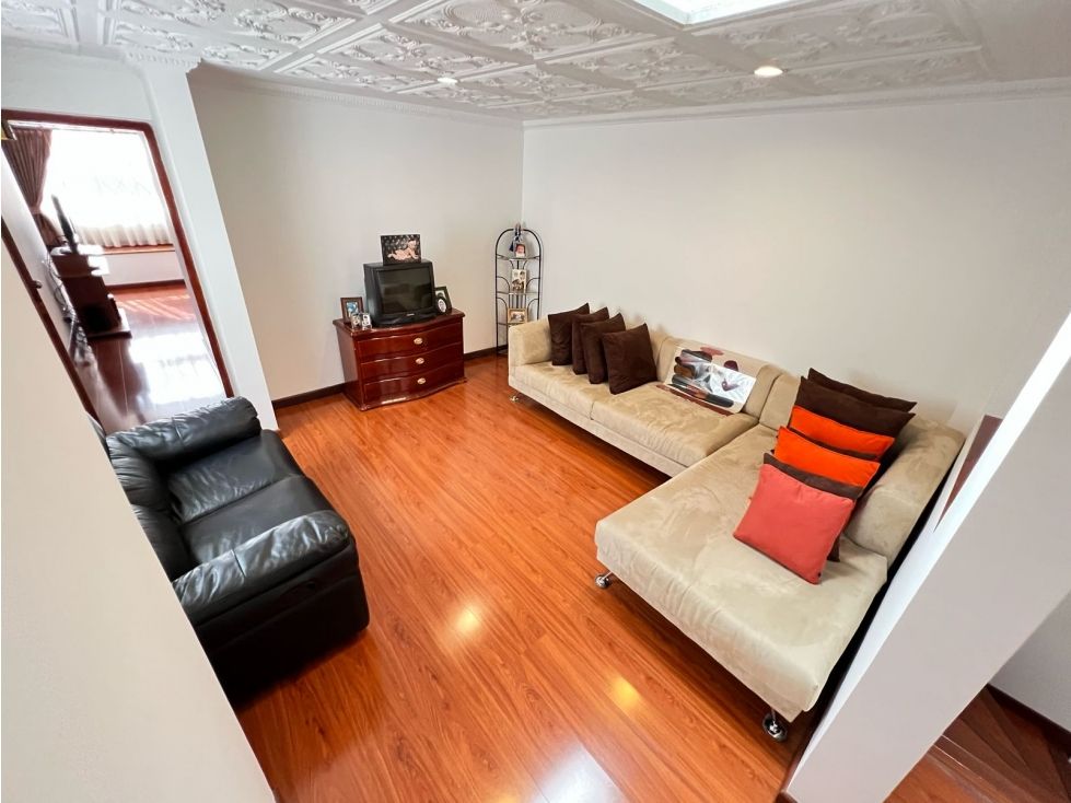 Casa en venta Cundinamarca Bogotá Margaritas I Sector 250 m2 Habitaciones 5 Baños 5 Garajes 4 Precio $898000000