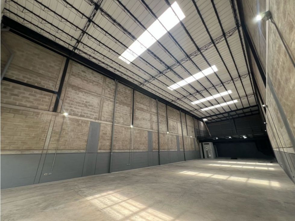 Bodega en arriendo Antioquia Medellín El Velodromo 400 m2 Habitaciones 0 Baños 2 Garajes 0 Precio $20000000