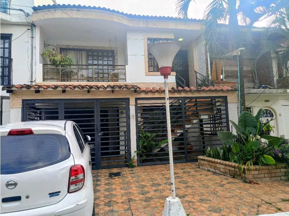 Casa en venta Valle Del Cauca Cali Prados De Oriente 385 m2 Habitaciones 8 Baños 4 Garajes 1 Precio $500000000