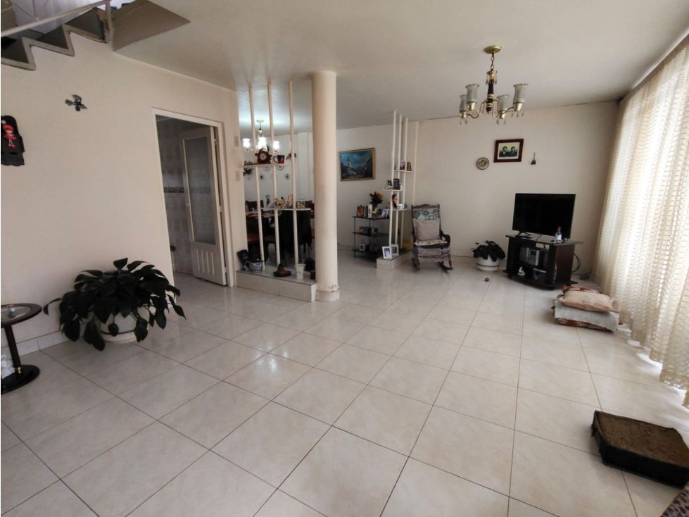 Casa en venta Cundinamarca Bogotá Quiroga Central 104 m2 Habitaciones 4 Baños 2 Garajes 0 Precio $370000000