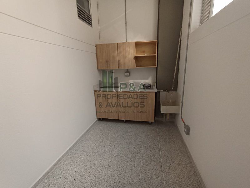 Bodega en arriendo Antioquia Medellín San Bernardo 151 m2 Habitaciones 0 Baños 2 Garajes 0 Precio $5500000