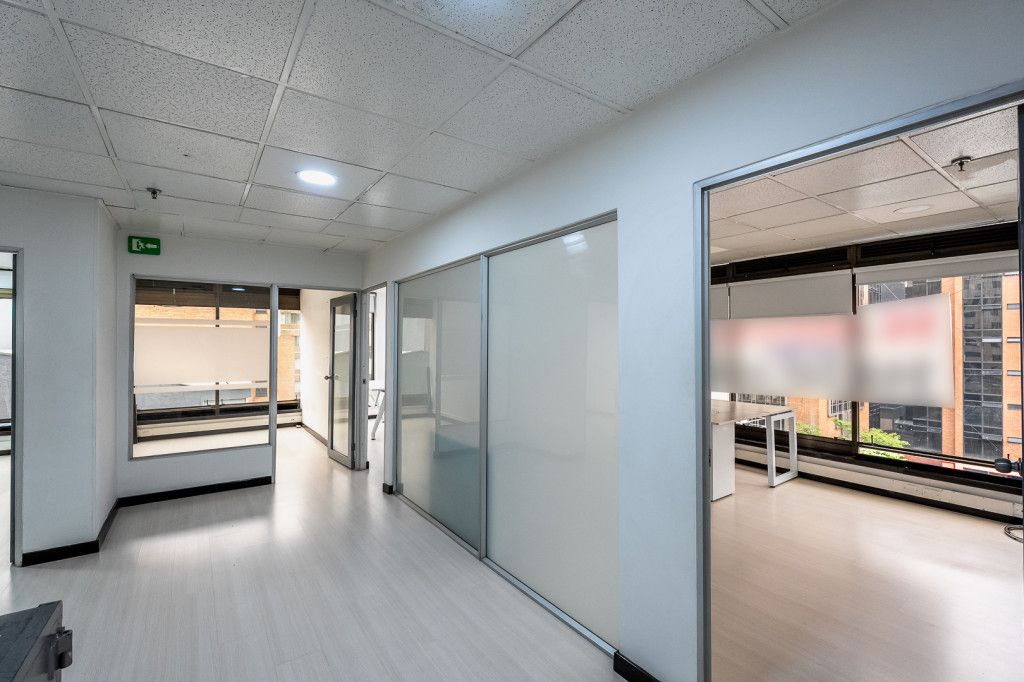 Oficina en venta Cundinamarca Bogotá La Porciuncula 220 m2 Habitaciones 0 Baños 3 Garajes 6 Precio $2500000000