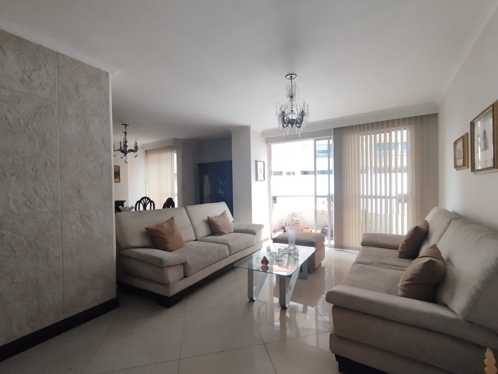 Apartamento en arriendo Antioquia Envigado Zúñiga 113 m2 Habitaciones 2 Baños 4 Garajes 2 Precio $4800000