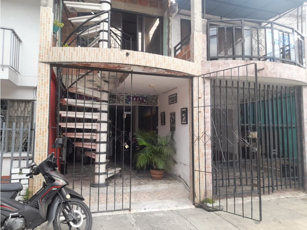 Casa en venta Valle Del Cauca Cali Torres De Confandi 180 m2 Habitaciones 6 Baños 3 Garajes 0 Precio $330000000