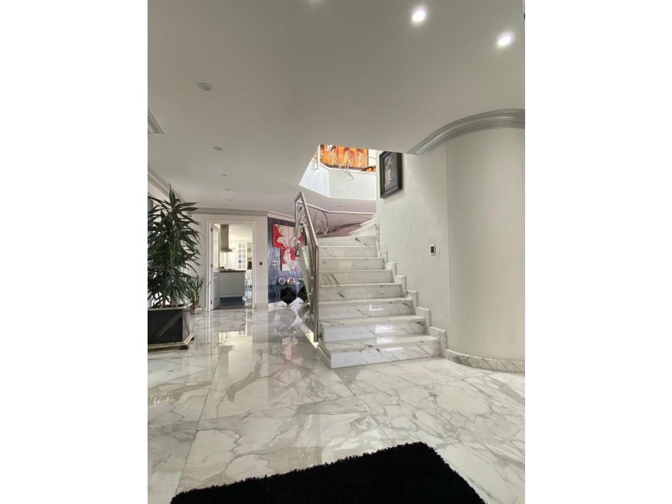 Apartamento en venta Cundinamarca Bogotá Santa Barbara Central 410 m2 Habitaciones 4 Baños 7 Garajes 3 Precio $2650000000