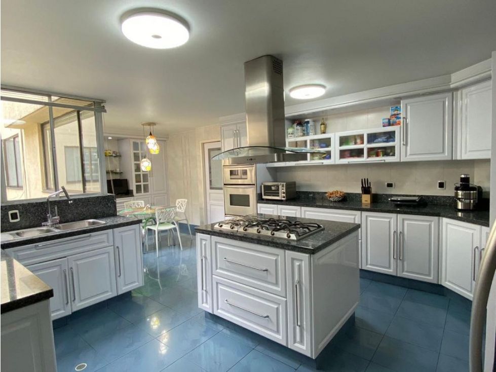 Apartamento en venta Cundinamarca Bogotá Santa Barbara Central 410 m2 Habitaciones 4 Baños 7 Garajes 3 Precio $2650000000