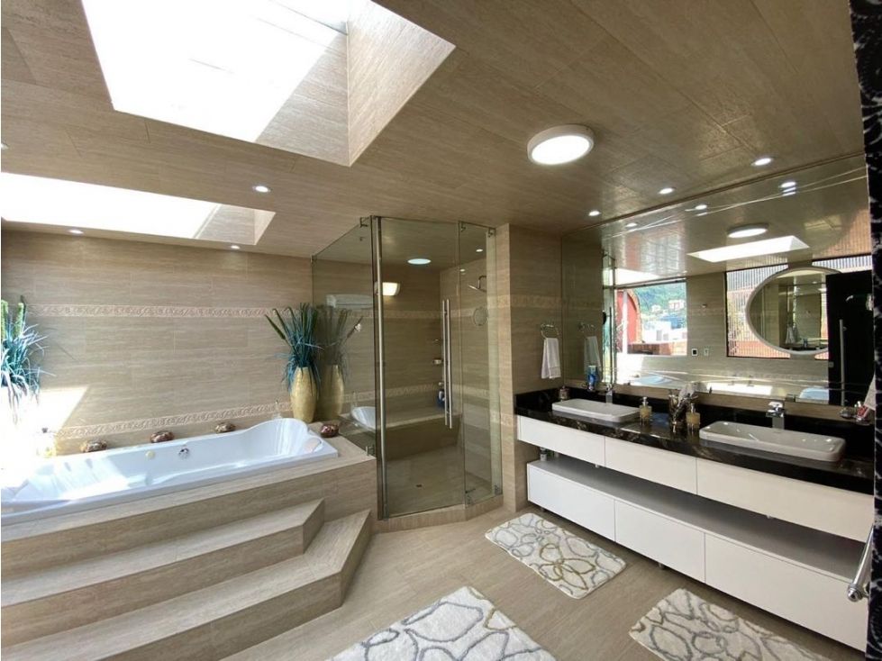 Apartamento en venta Cundinamarca Bogotá Santa Barbara Central 410 m2 Habitaciones 4 Baños 7 Garajes 3 Precio $2650000000