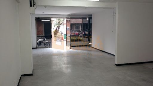 Oficina en arriendo Antioquia Medellín Guayabal 280 m2 Habitaciones 0 Baños 4 Garajes 2 Precio $9000000