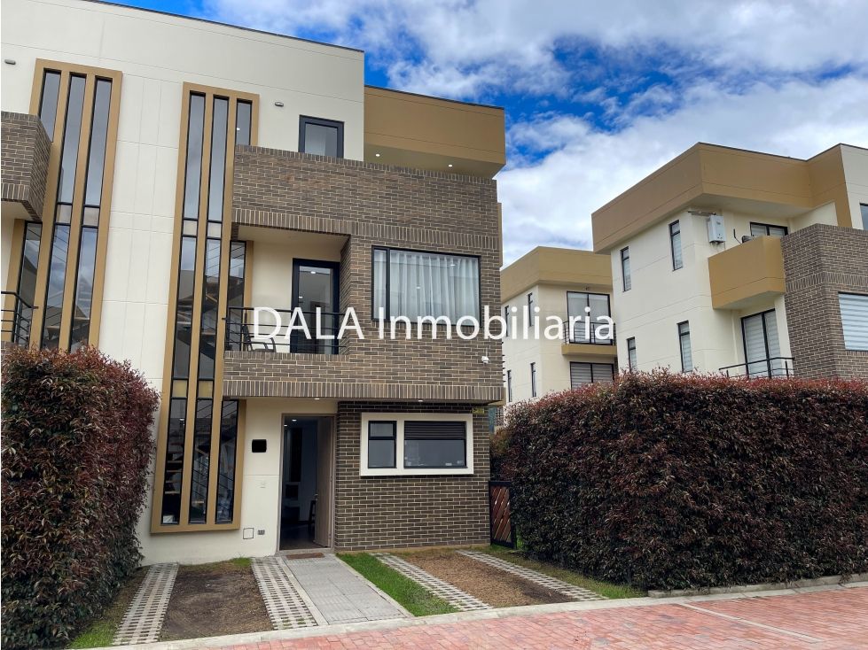 Casa en venta Cundinamarca Chía Chia 119 m2 Habitaciones 3 Baños 3 Garajes 2 Precio $689990000