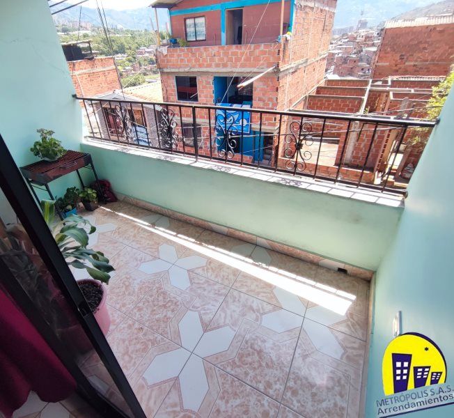 Apartamento en venta Antioquia Medellín Santa Cruz 75 m2 Habitaciones 3 Baños 2 Garajes 0 Precio $240000000