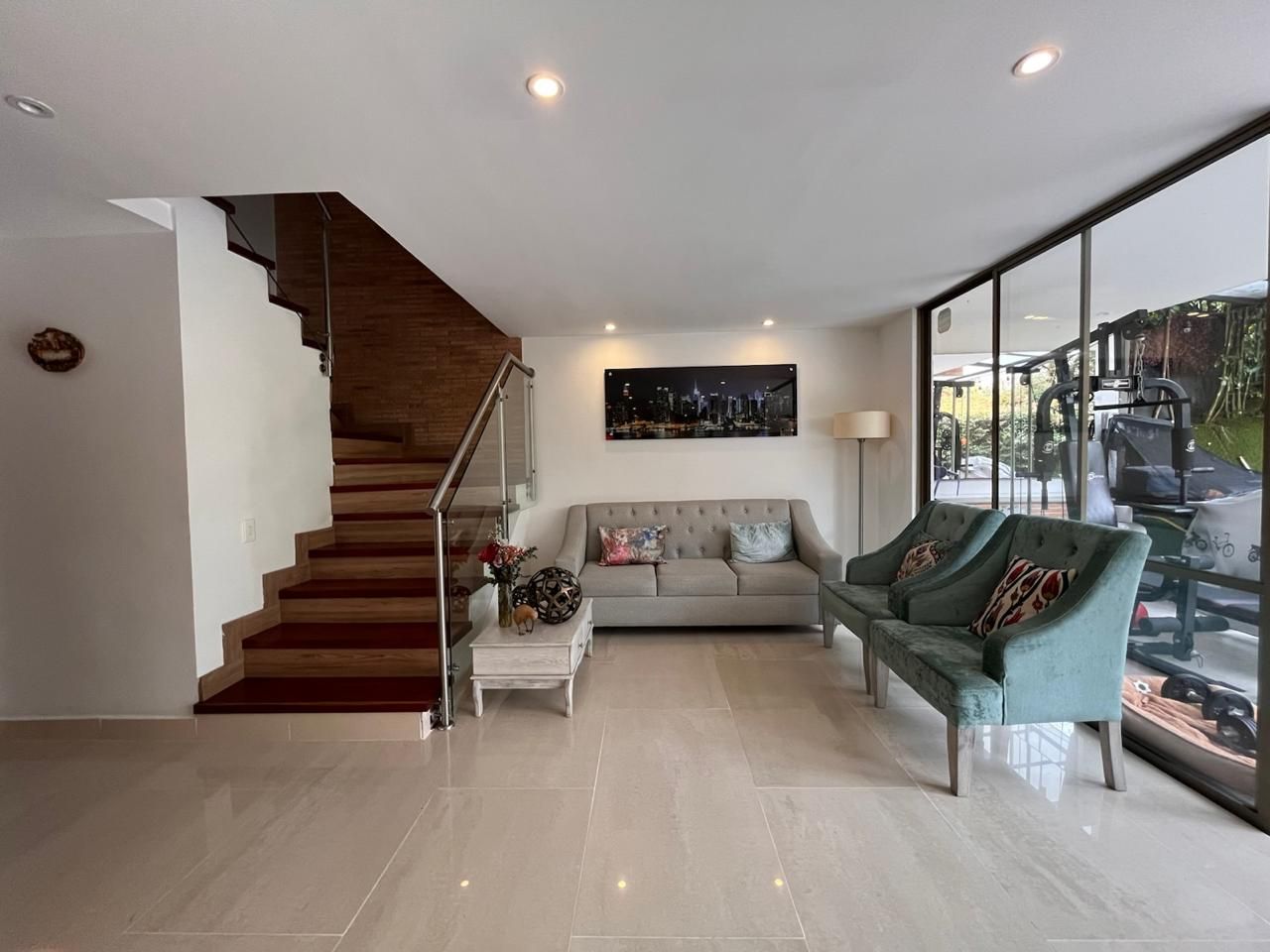 Casa en venta Antioquia Envigado Loma Benedictinos 240 m2 Habitaciones 4 Baños 5 Garajes 3 Precio $1690000000