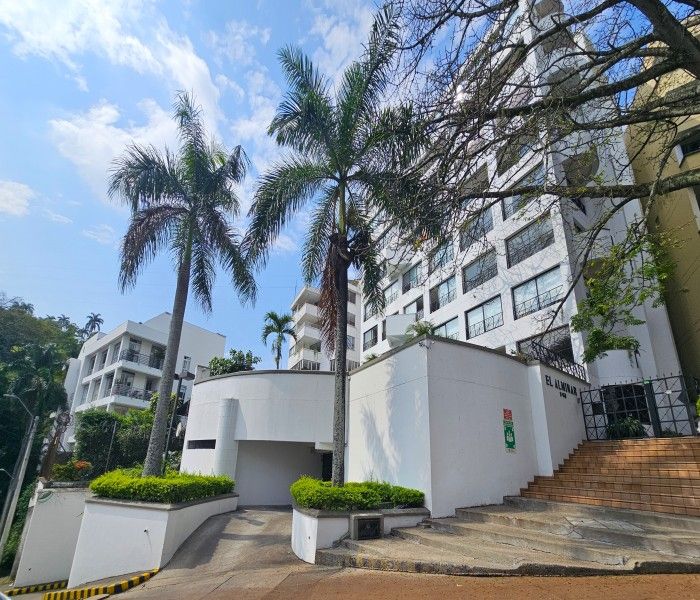 Apartamento en arriendo Valle Del Cauca Cali El Peñón 320 m2 Habitaciones 2 Baños 4 Garajes 3 Precio $10300000