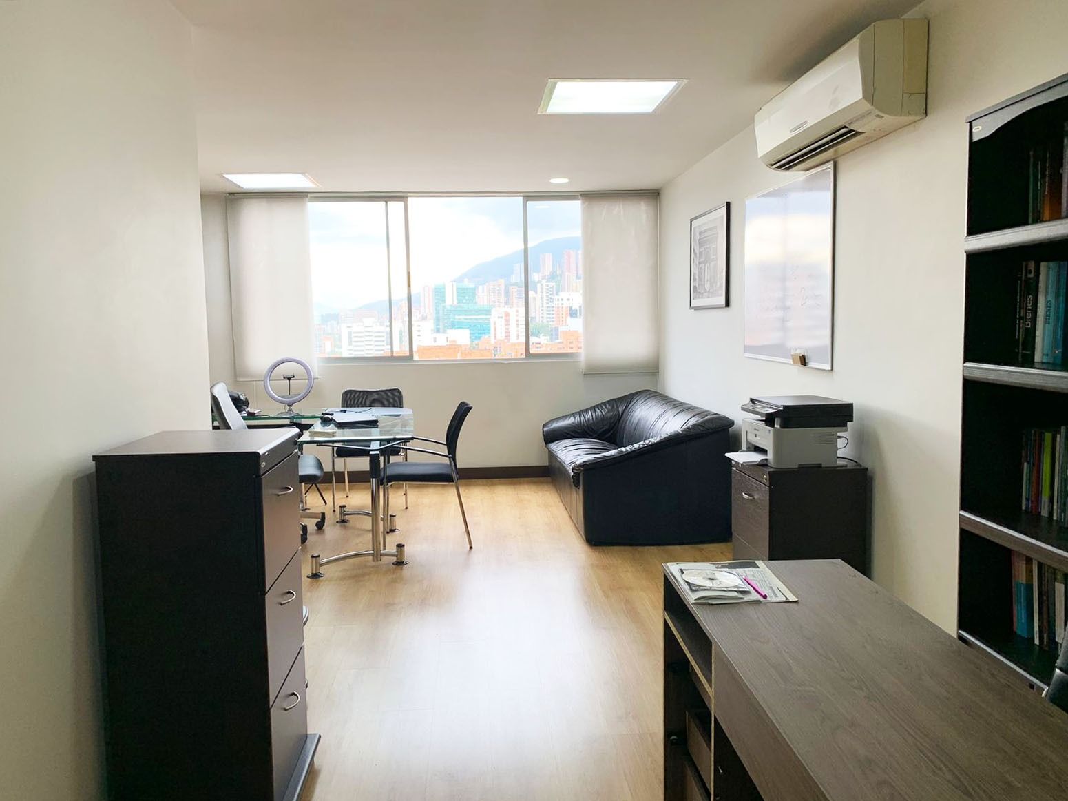 Oficina en arriendo Antioquia Medellín La Aguacatala 33 m2 Habitaciones 0 Baños 1 Garajes 1 Precio $3400000