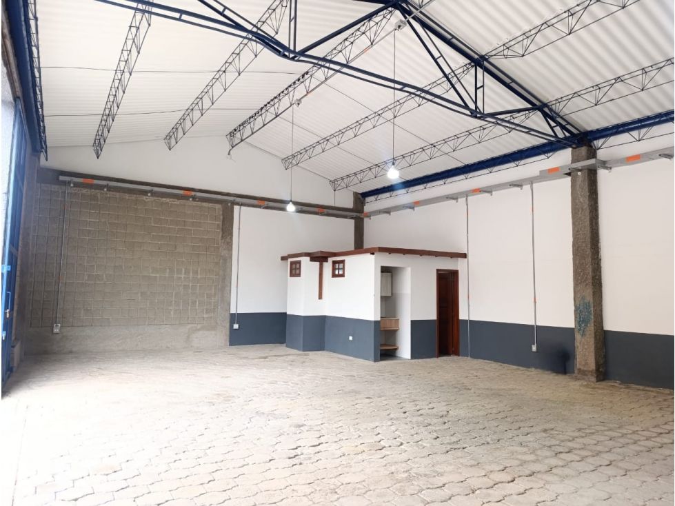 Bodega en arriendo Antioquia Envigado Los Naranjos 150 m2 Habitaciones 0 Baños 2 Garajes 0 Precio $7000000