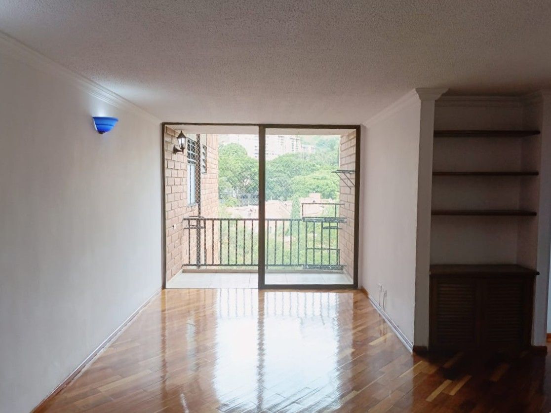 Apartamento en arriendo Antioquia Medellín Loma De Los Bernal 75 m2 Habitaciones 2 Baños 2 Garajes 1 Precio $2700000