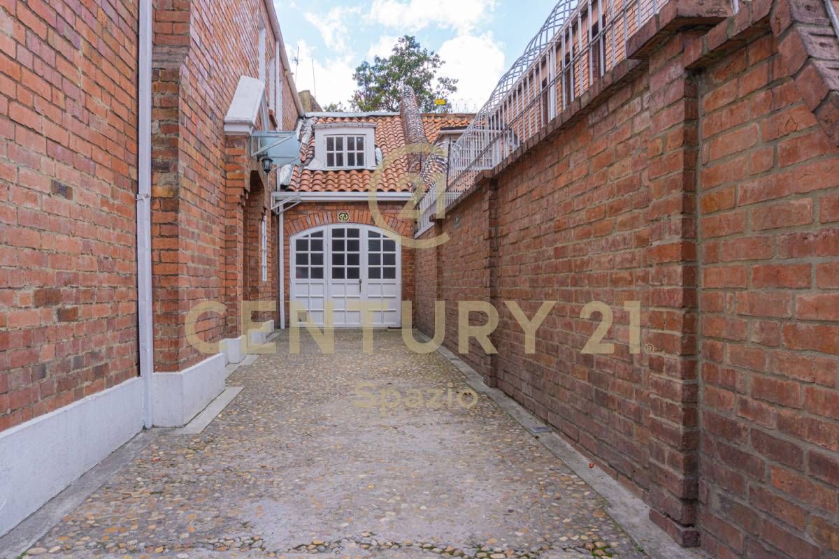 Oficina en arriendo Cundinamarca Bogotá Quinta Camacho 320 m2 Habitaciones 0 Baños 5 Garajes 3 Precio $23000000