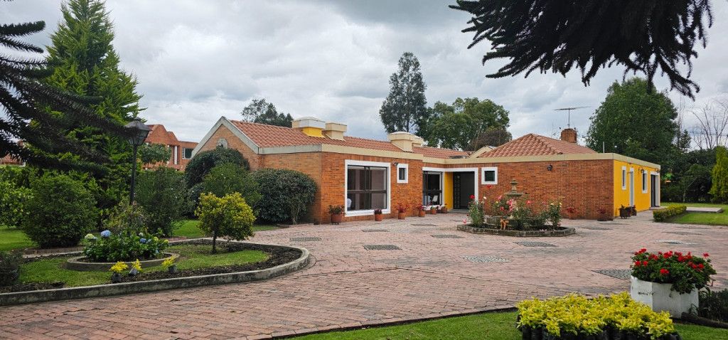 Casa en arriendo Cundinamarca Mosquera Cartagenita 400 m2 Habitaciones 4 Baños 4 Garajes 5 Precio $7500000