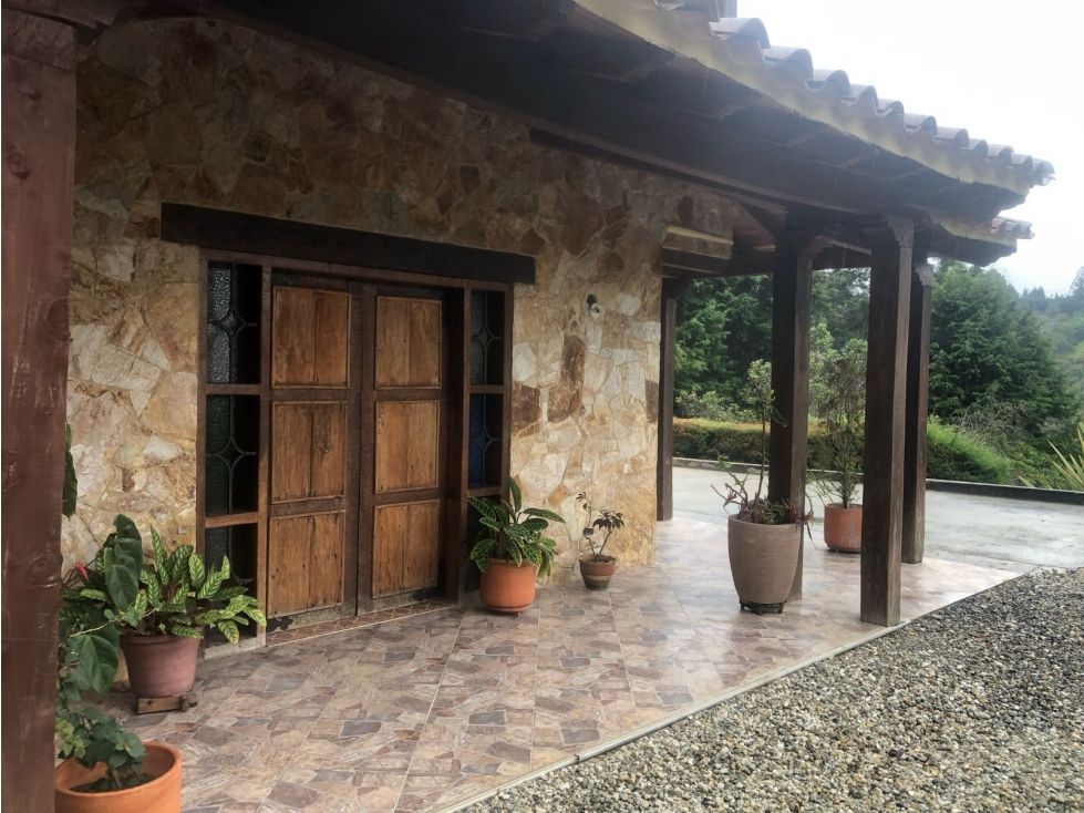 Casa Campestre en arriendo o venta Antioquia Rionegro Rionegro 450 m2 Habitaciones 4 Baños 5 Garajes 3 Precio venta $1300000000 Precio arriendo $5000000